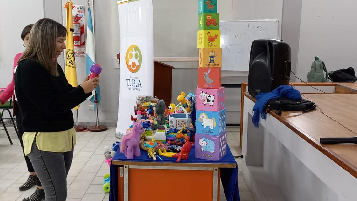 Taller Teórico Práctico ''Hacia el Empoderamiento de las Familias.'' Fundación TEA Santa Cruz